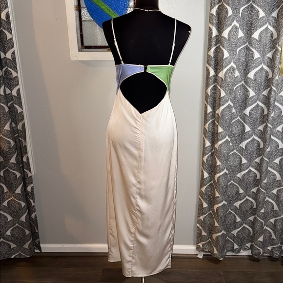 Fore (carried at Bloomingdale’s) Elegant Cut Out Semi Open Back Dress SZ Medium - Picture 5 of 11